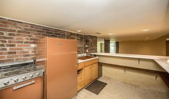425 Kenilworth Ln, Ballwin, MO 63011