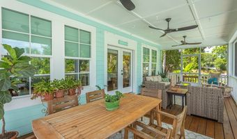 121 14th St, Apalachicola, FL 32320