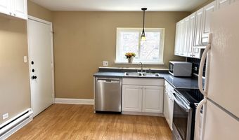 2215 Nichols Rd C, Arlington Heights, IL 60004