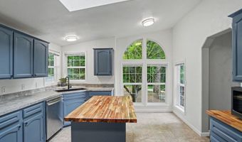 22475 SE Royal Anne Dr, Amity, OR 97101