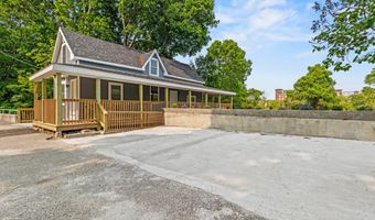 38 Newbury St, Auburn, ME 04210