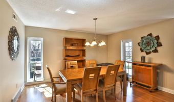 917 Claytonbrook Dr 4, Ballwin, MO 63011