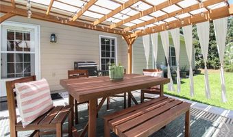 225 Camelot Dr, Athens, GA 30606