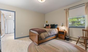 14 Lakeshore Dr, Belgrade, ME 04918