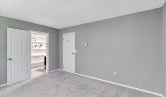 132 Point Of Woods Dr, Albany, NY 12203