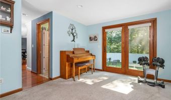 7 Aurora Dr, Cumberland, RI 02864