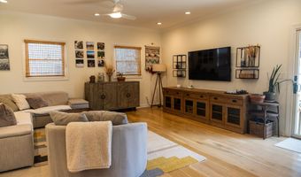 18 Waverly Rd, Branford, CT 06405