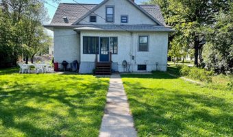 913 E 2nd St, Redfield, SD 57469