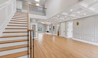 37 Beverly Dr, Albertson, NY 11507