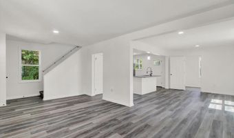 13 E KING St, Abbottstown, PA 17301