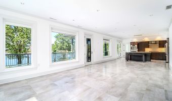 13 Kellogg St, Brookfield, CT 06804