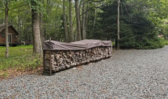 11 Carmen Gln, Albrightsville, PA 18210