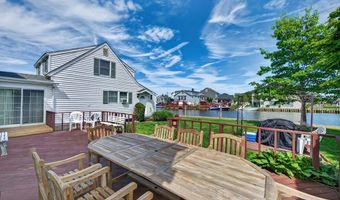 20 Bayview Ln, Amityville, NY 11701