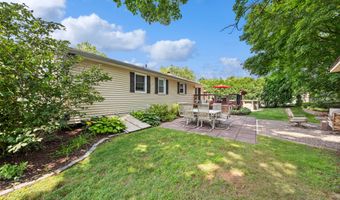 20 Club Ln, Cheshire, CT 06410