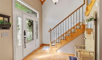 15733 Pine Cir, Basehor, KS 66007