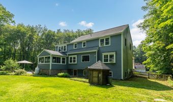 8 Sassafras Ln, Clinton, CT 06413