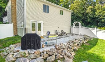 8 Pond Dr, Alloway, NJ 07422