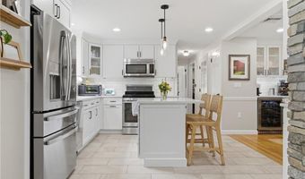 1 Blacksmith Rd, Lincoln, RI 02865
