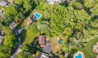 687 Hopping Rd, Belford, NJ 07718