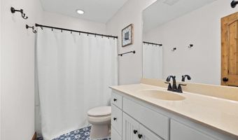 11689 E Laketowne Dr, Albertville, MN 55301
