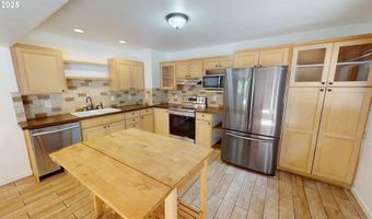 17285 RUSTIC Ln, Brookings, OR 97415