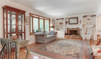 6 Potter Ln, Airmont, NY 10901