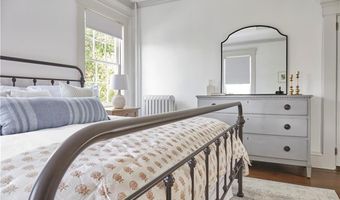 44 State St 2, Bristol, RI 02809