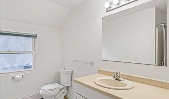 24 Smith St, Lincoln, RI 02865