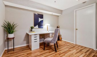 9908 KENTSDALE Dr, Potomac, MD 20854