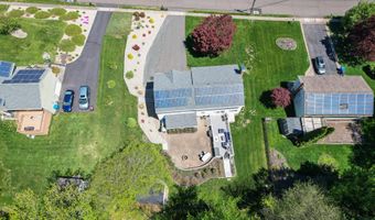 79 Strawberry Hill Rd, Bristol, CT 06010