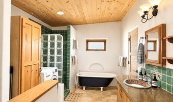 30 Cielo Grande Rd, Carson, NM 87577