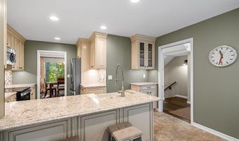 35 Ridgeview Circle Ct, Ballwin, MO 63021