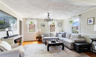 43 Academy Ave, Bristol, RI 02809