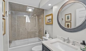 15 Harwood Rd, East Greenwich, RI 02818