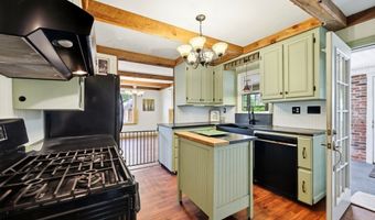 115 Poplar St, Agawam, MA 01030