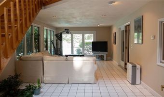 65 Huguenot Dr, East Greenwich, RI 02818