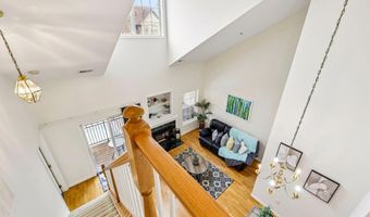 1320 N WAYNE St N 405, Arlington, VA 22201
