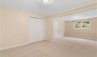 94 Ridgewood Rd, Middletown, RI 02842