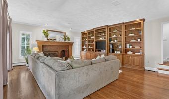 3 Newman Hill Dr, Andover, MA 01810
