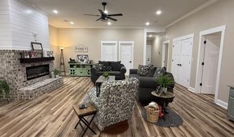 1867 Locust Grove Rd, Batesville, AR 72501