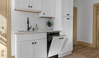 18 Barney St 1, Newport, RI 02840