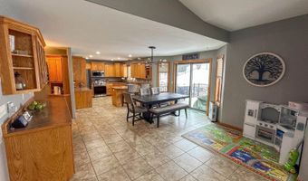 921 Longhorn Dr, Bismarck, ND 58503