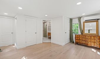 259 Falmouth Rd, Falmouth, ME 04105