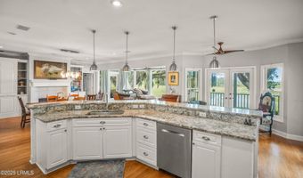5 Petigru Dr, Beaufort, SC 29902