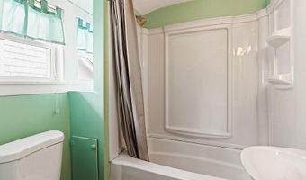585 Riverside Dr, Augusta, ME 04330