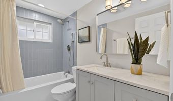 635 Jamaica Cir E, Apollo Beach, FL 33572