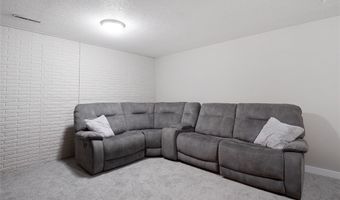 983 10th Ave NW, Altoona, IA 50009