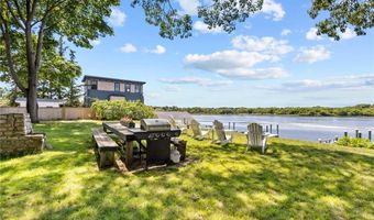 39 Sunset Dr, Barrington, RI 02806