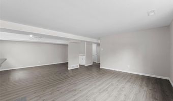 412 Sorrento Dr, Ballwin, MO 63021