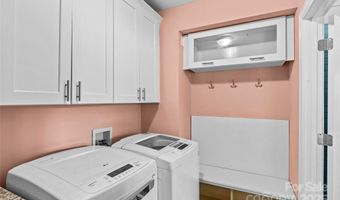 2538 Arnold Dr E, Charlotte, NC 28205